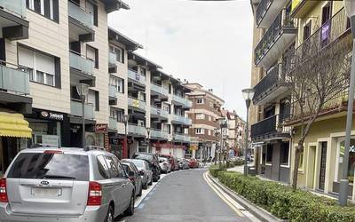 Asteazkenetik aurrera nahitaezkoa izango da aparkatzeko txartela autoan itsatsita eramatea