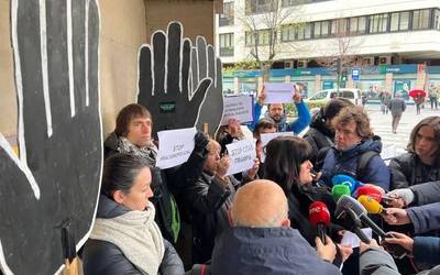 Pertsona arrazializatuen atxilotze eta deportazioak areagotu egin dira azken asteotan SOS Arrazakeriak salatu duenez