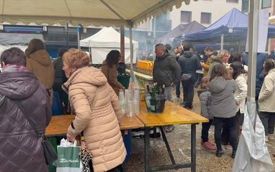 Euriari aurre eginda, kalean ospatu dute bergararrek Erramu-zapatua