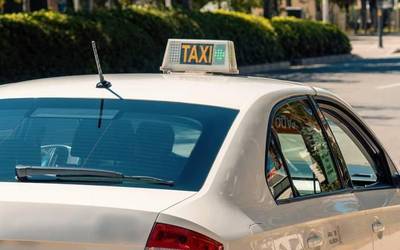 Leioako Udalak Auzotaxi programa jarri du martxan, landa-auzoetako herritarren mugikortasuna errazteko
