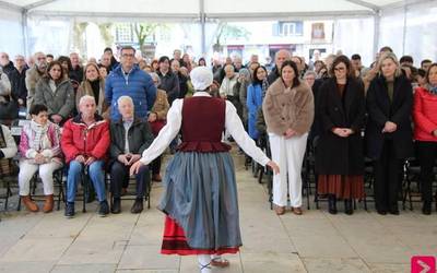 [ARGAZKI GALERIA] Durangoko UdalaK Durangaldeko bonbardaketen biktimak oroitzeko ekitaldia burutu du Ezkurdi plazan