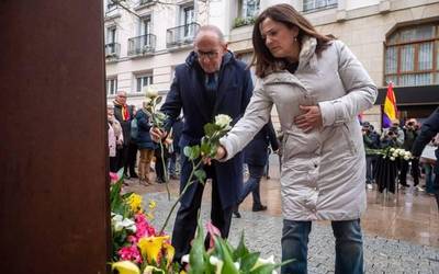 Azazetako sarraskiaren 89. urteurrenean memoria aldarrikatu dute