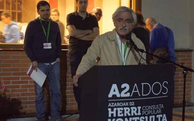 Ramon Zallo hil berri den ekintzaile eta irakasleari eskerrak eman dizkio Arrankudiaga-Zolloko herritar talde batek, egindako erreferendumean laguntze