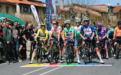 Itzulia, Sakanan