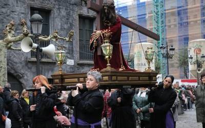 Hamar pauso aterako dituzte Ostiral Santuko prozesioan