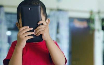 Pantailak gehiegi erabiltzearen ondorioez ohartarazi du Lesakako Osasun Zentroak