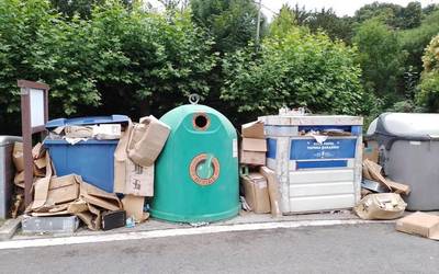 Paperaren eta kartoiaren bilketarekin dauden arazoak kudeatzeko aplikazio informatiko bat sortzea proposatu du EH Bilduk