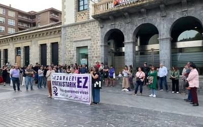 Dozenaka lagunek salatu dute Basauriko hilketa matxista