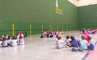 Bihar zabalduko dute udako kirol eta aisialdi jardueretan izena emateko epea