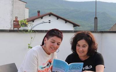 "Amak beti Nerearen lanak itzultzeko esaten zigun; behar domestiko batetik sortu zen"