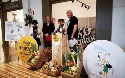 Maiatzaren 2an Ekomerkatua Iruñeko Geltokin