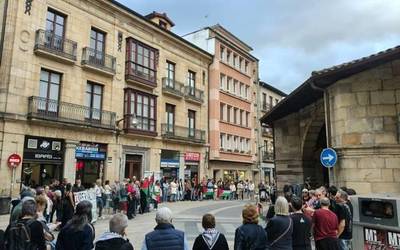 Gazarako ontzidiak jasandako erasoa salatu dute Durangon