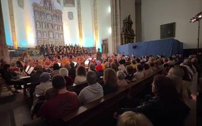 Herritarren aurrean zuzendu du orkestra Txemi Etxebarriak