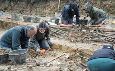 Aranzadi, mende laurdena baino gehiago memoria historikoa berreskuratzen