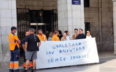 Udaletako langileak grebara deituta daude