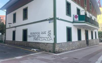 BBBk Uribe Kostako lau batzokiren aurkako pintaketak gaitzetsi ditu
