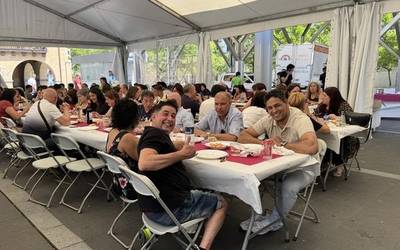 AGTko langileak festa giroan murgildu dira kooperatiba elkartearen 40 urteak ospatzeko