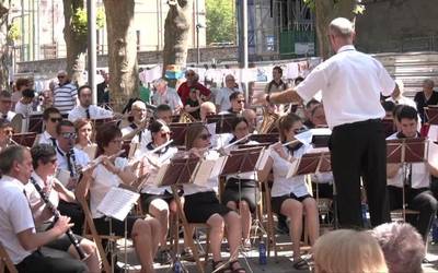Bergarako Musika Bandak lepo bete du Espoloia