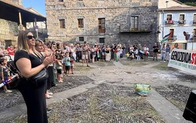 Ertzaintzak Global Sumud Flotillako Euskal Herriko ordezkarien aurka erabilitako "bortizkeria" salatu dute Soraluzen