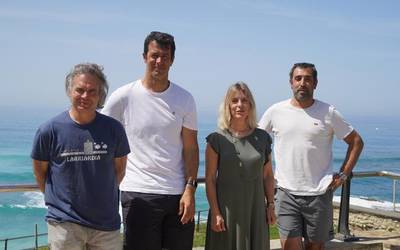 Behar bereziak dituzten haurrentzako surf ikastaroak eta festa antolatu dituzte aurten ere