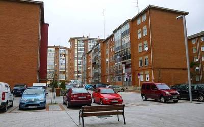 Gazte bat sastakatu dute bi adingabek