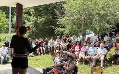 [ARGAZKI GALERIA]: Umore punka eta barre-algara azidoak Mendiolan