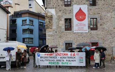 Landa eremuko langileen manifestazioa kalitatezko arreta publikoa aldarrikatzeko