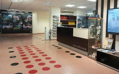 Uda sasoirako Turismo Bulegoko administrari laguntzailea kontratatzeko deialdia zabaldu du Debako Udalak