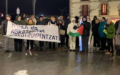 Palestinaren aldeko elkarretaratzea egingo dute bihar, Herriko Plazan
