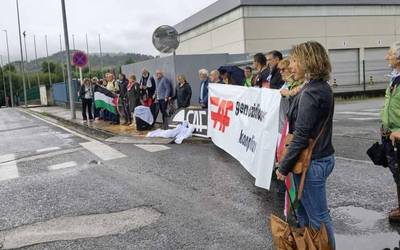 Palestinaren aurkako genozidioa salatzeko protesta egin dute AICren aurrean, Zornotzan