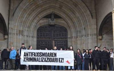 GKSk Vito Quilesen kontrako protesten harira Iruñean izandako atxiloketak salatu ditu Elorrion