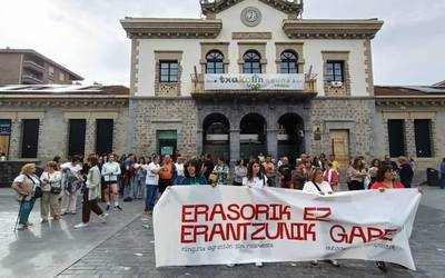 "Erantzun kolektiboak artikulatzeko prest" azaldu da Amurrioko mugimendu feminista, bi emakumek pairatutako jazarpenaren aurrean