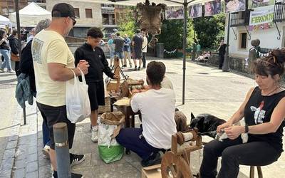 Bertako ekoizleen eta artisauen erakusleiho izan da Eskoriatzako Ferixie
