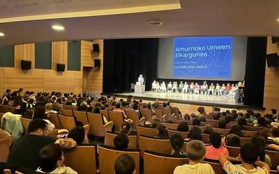 “Eskola bideak” proiektua marraztu dute Elkarguneko haurrek