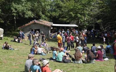 Ehunka lagun igo dira Pagoetara, natura parkearen eguna ospatzera