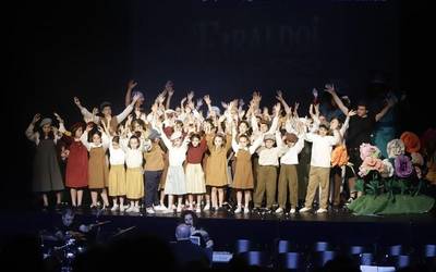 'Erraldoi berekoia' antzezlan musikatuak txalo zaparradak jaso ditu