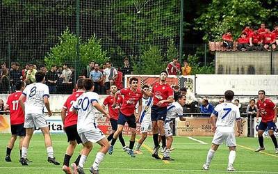 Baztan Futbol Taldeak bana berdindu du hirugarren mailara igateko joaneko partidan