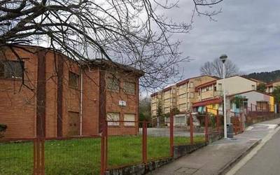 ELAk salatu du Laudio Goikoa ikastetxeak amianto eta segurtasun arazo larriak dituela eta osasun prebentziorako neurriak hartu behar dituztela