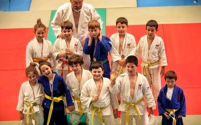 Arrasateko Judo Elkartekoak emaitza bikainak Burgosen eta giro itzela Ondarroan