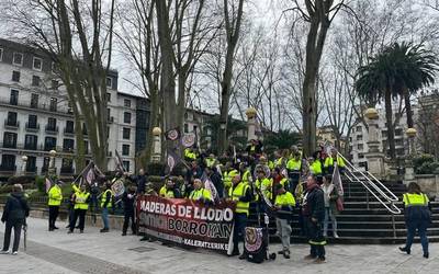 Maderas de Llodioko langileek greba utzi dute, 262 egunen ondoren