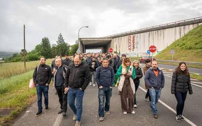 "Lan eta sakrifizioak egitearen beharra" aldarrikatu du Tubos Reunidoseko greba mugagabearen aurka azaldu zen Hitza da Bidea taldea