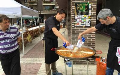 [EGITARAUA]: Bits jaia, puzgarriak eta paella lehiaketa Muruetatorreko jaietan
