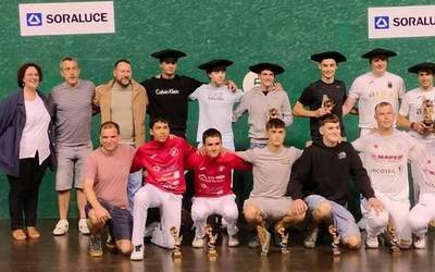 Debarroko pilota txapelketako finalak jokatuko dituzte domeka goizean Soraluzen