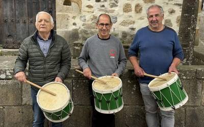 1969ko ausardiatik, gaur egungo ilusiora: danborrada, berriro kalera aterako dute Aramaion