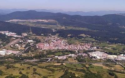 Etxegabetze saiakera Altsasun, udal kontuak, errezeta liburxka eta pertsona bat ospitalera