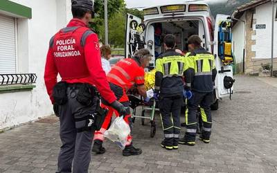 Pertsona bat ospitalera eraman zuten