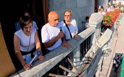 Leitzako pestetako txupinazoa botatzeko hautagaiak aurkeztu dituzte