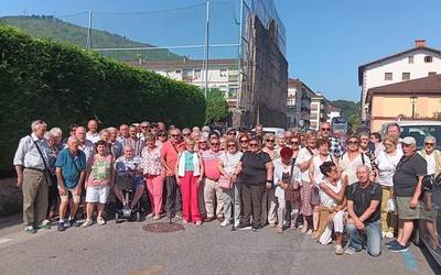 Abaroako erretiratuek Hondarribian eta Donezteben pasa dute eguna