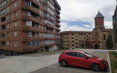 Irurtzunek aparkaleku berria du