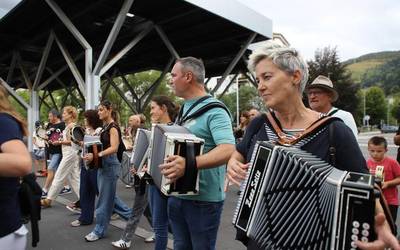 Trikitixa Eskolak ikasturte amaierako jaialdia egingo du bihar arratsaldean